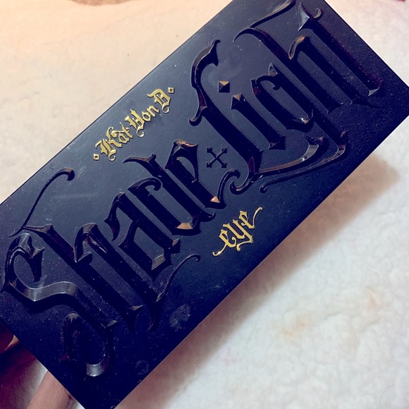 Eyeshadow - Picture 1 of 4